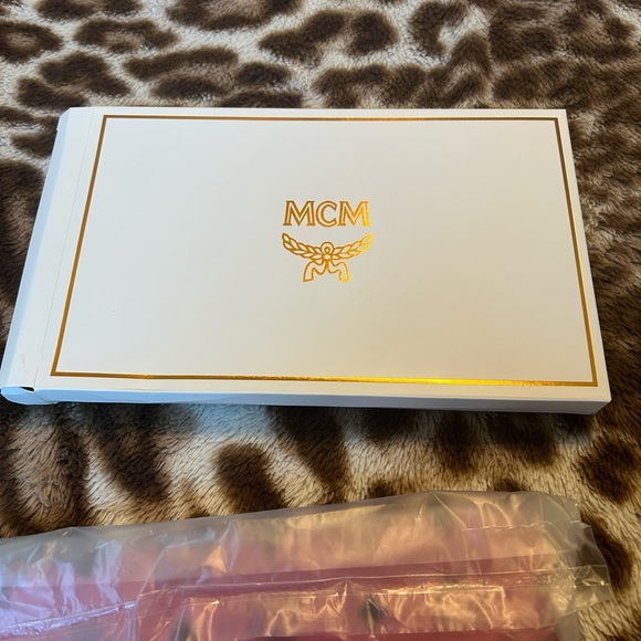 MCM Pink Clutch - Picture 8 of 9